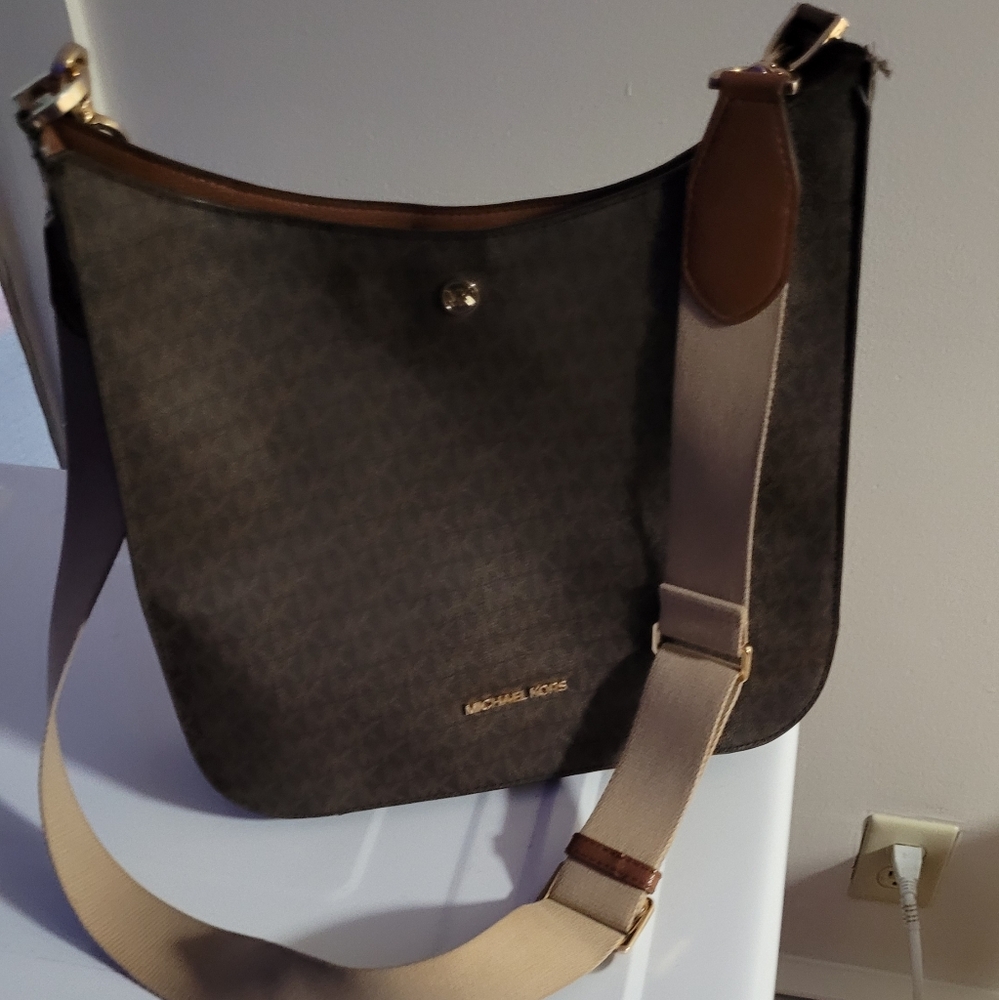Michael kors bag with matching wallet